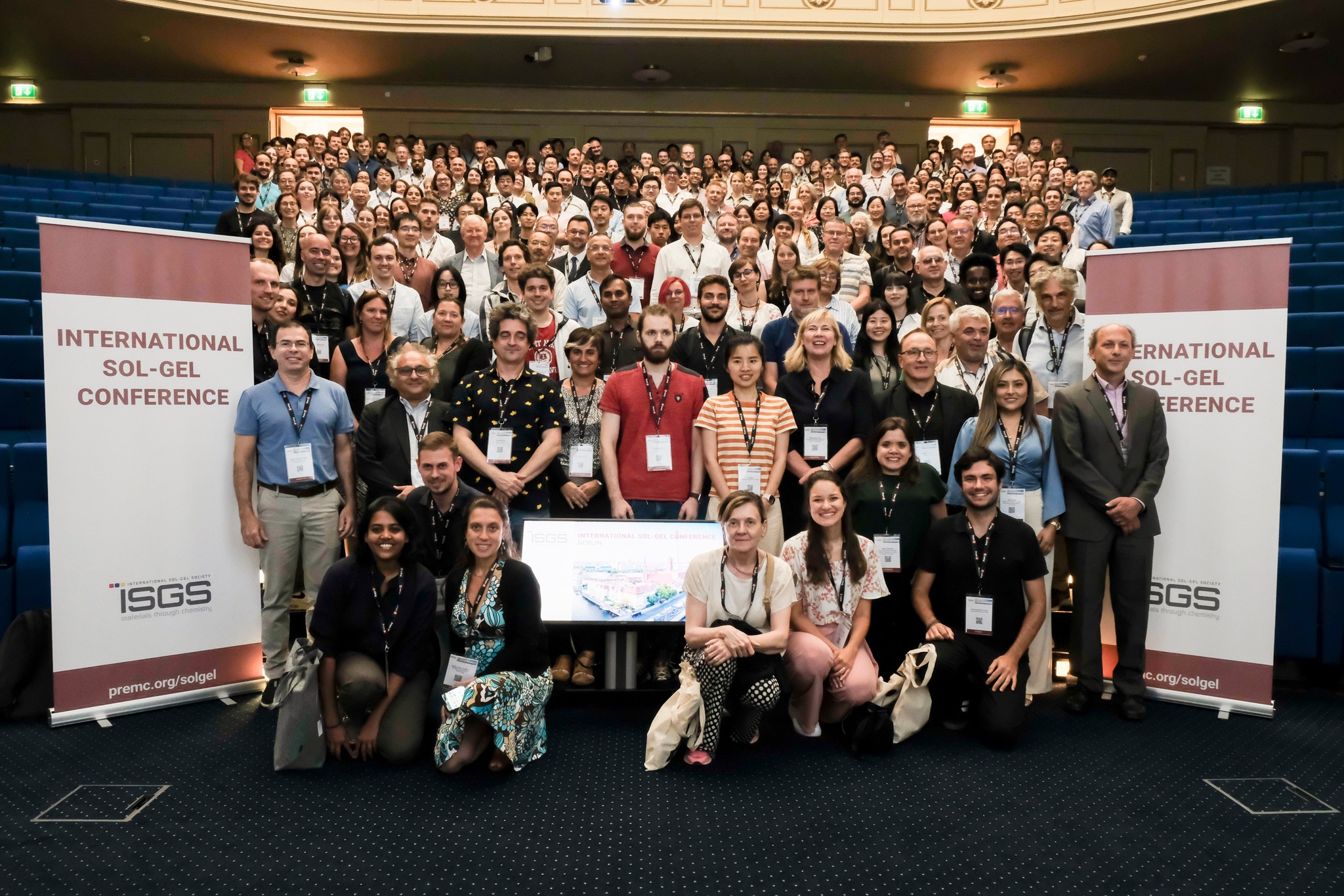 Group picture during a scientific conference
